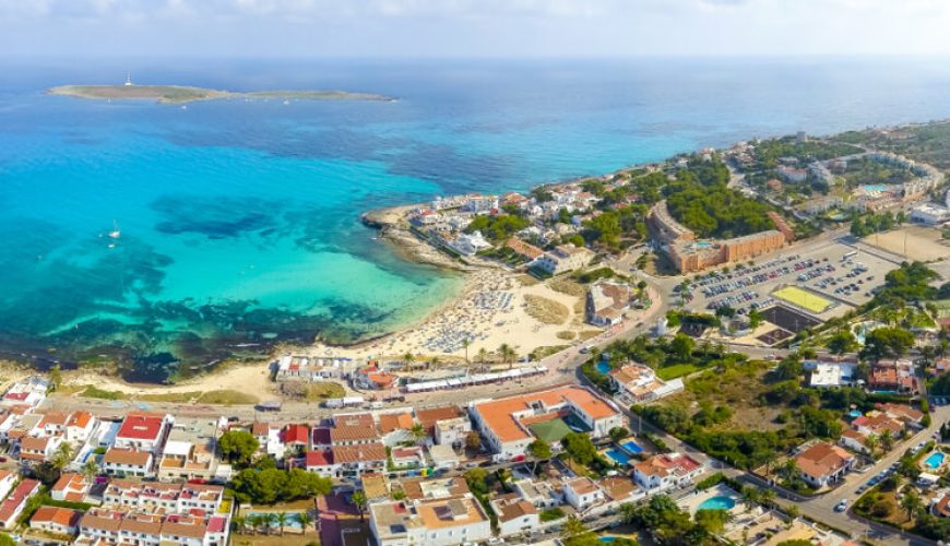 Vista dall'alto della spiaggia di Punta Prima
